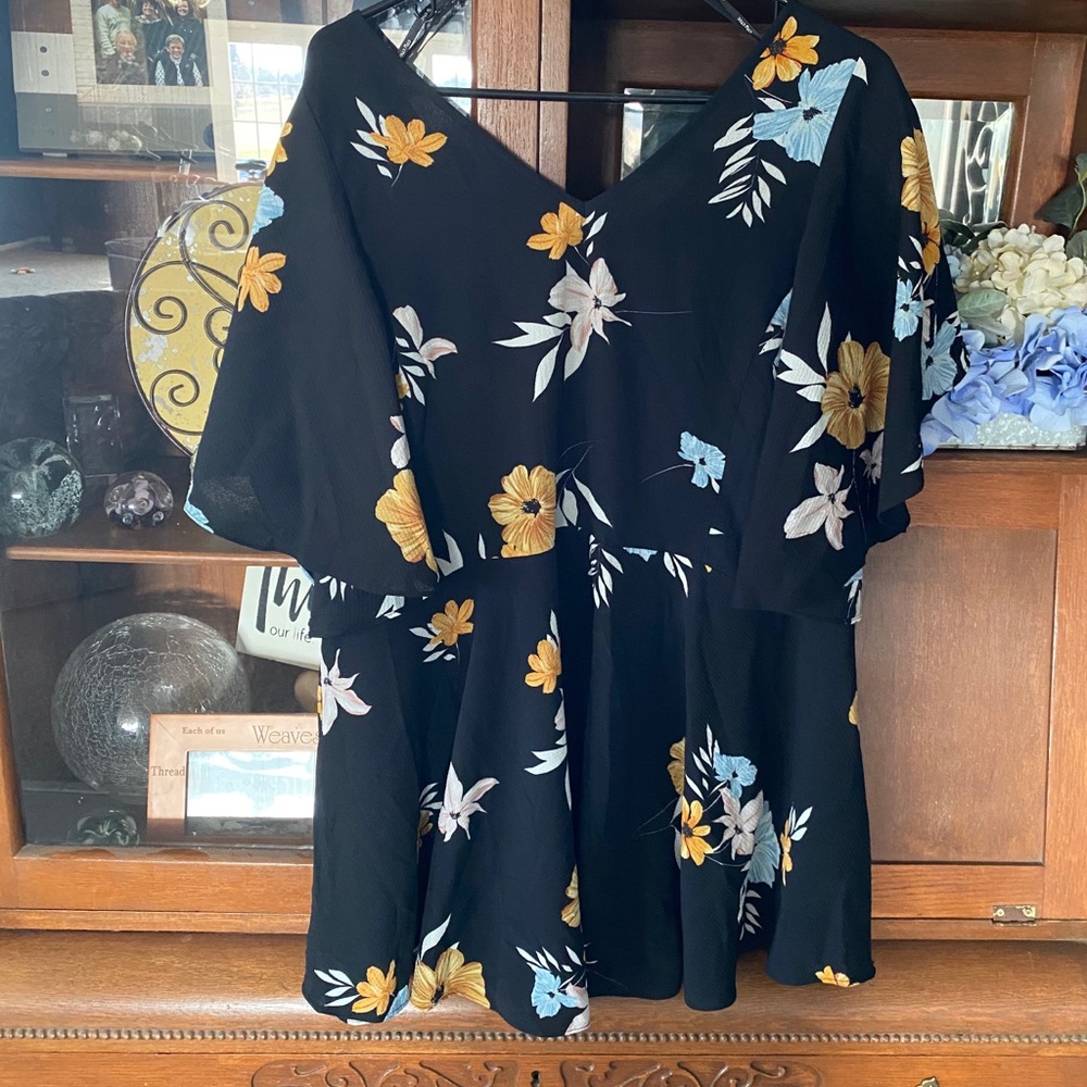 Only worn once. City Chic XXL/24 short sleeve top